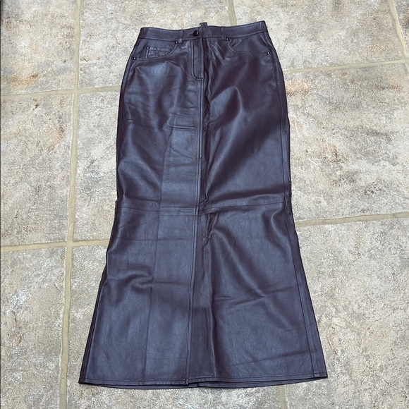Dorothee Schumacher Sleek Statement Leather Midi Skirt in Bordeaux 1 XS - Picture 3 of 4
